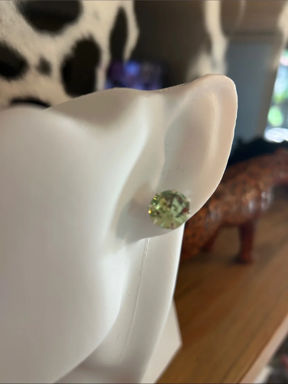 Light Green Crystal Stud Earrings Silver Tone Round (NWOT)